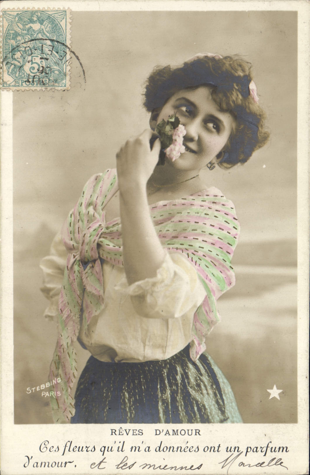 CPA Reves d'Amour ces fleurs qu'il m'a donnees ont un Parfum d'amour Femme