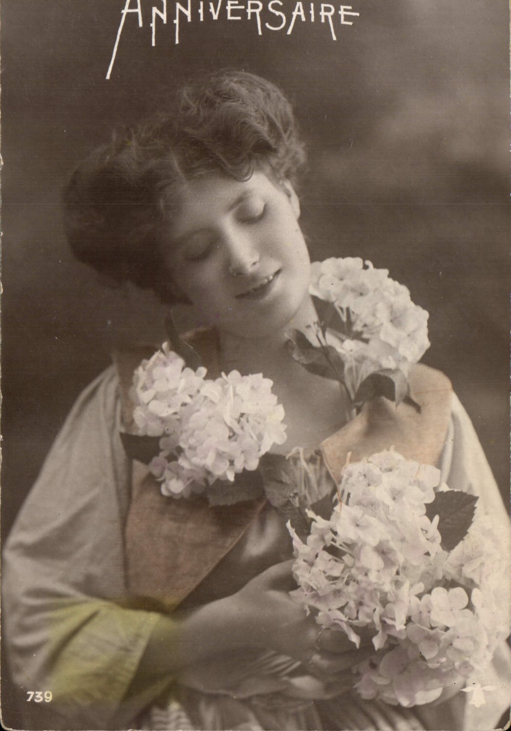 CPA Anniversaire Femme Fleurs