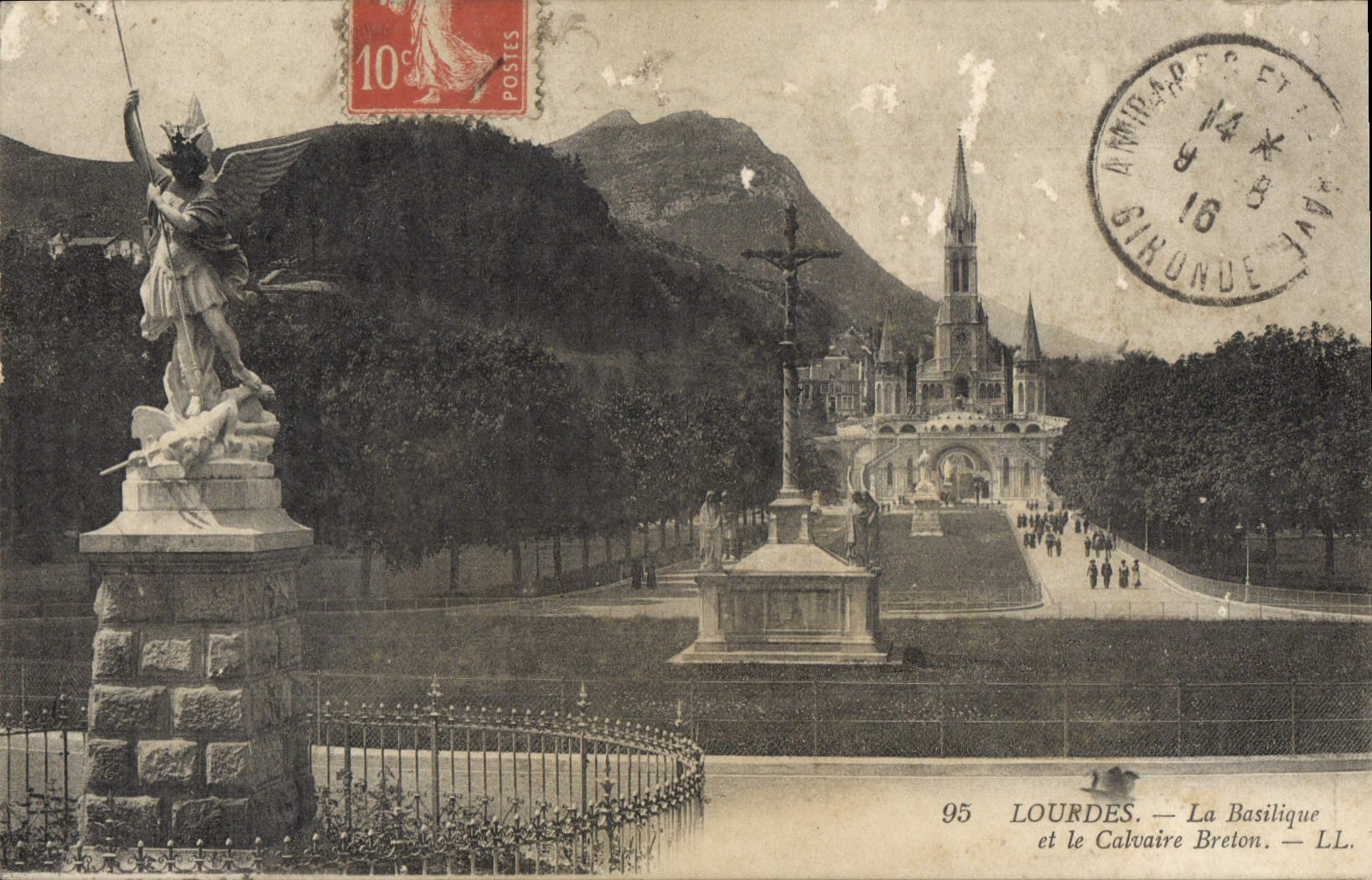 CPA Lourdes La Basilique et le Calvaire Breton 