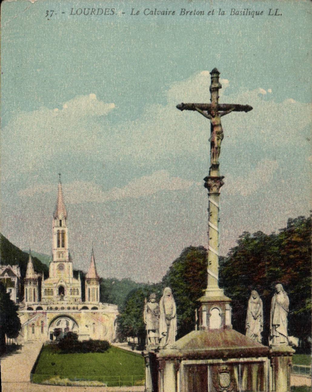 CPA Lourdes Le Calvaire Breton et la Basilique 