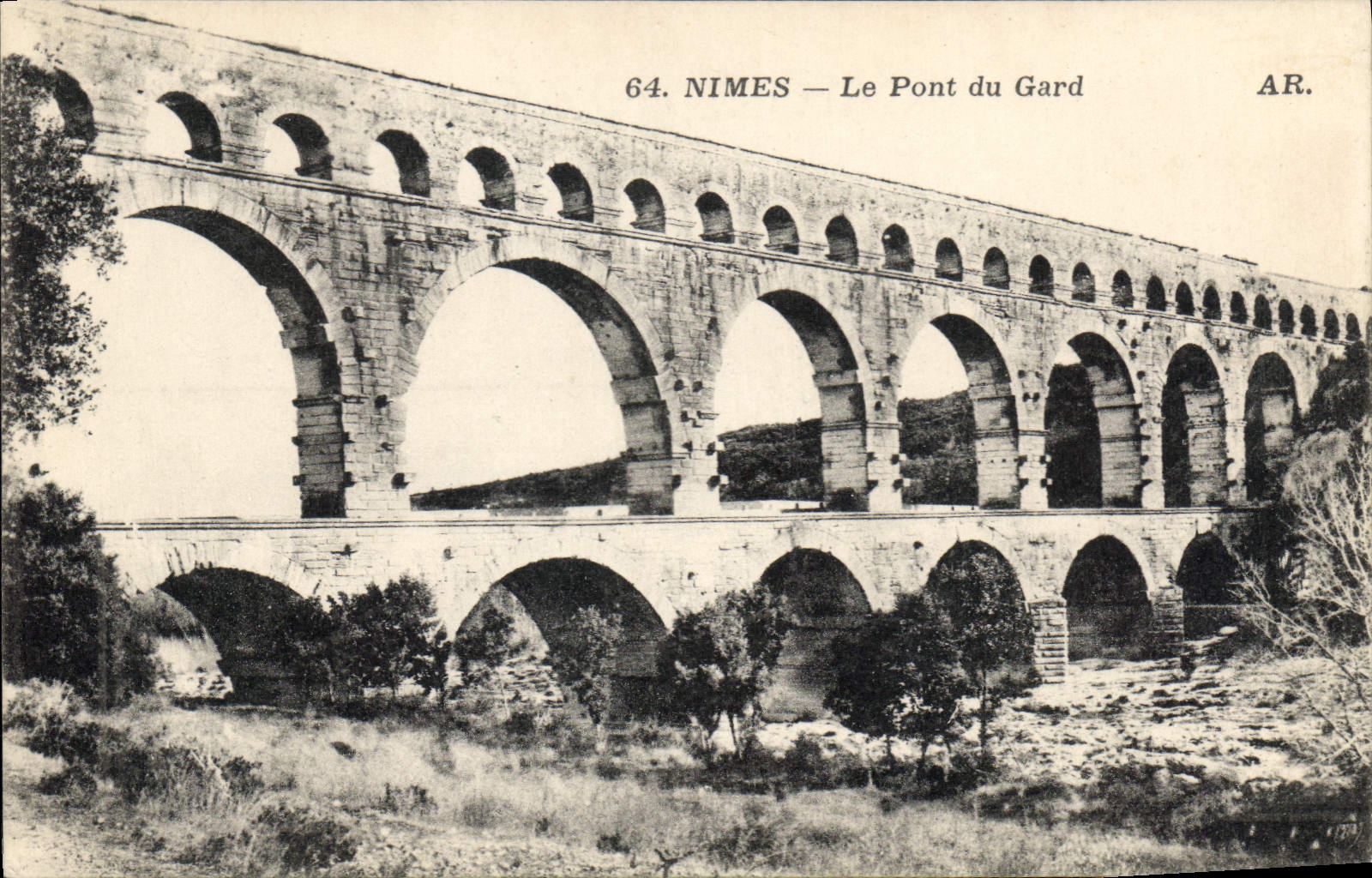 CPA Nimes Le Pont du Gard 