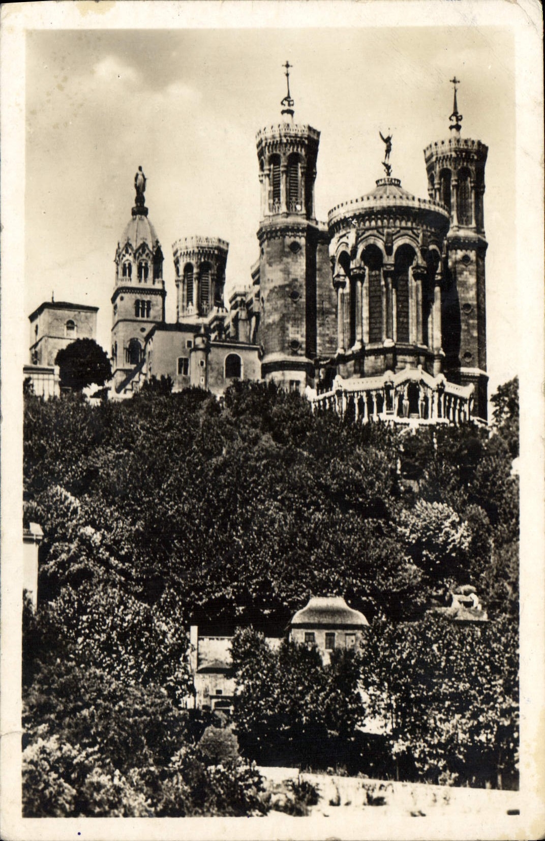 CPA Lyon Abside de la Basilique de Fourviere