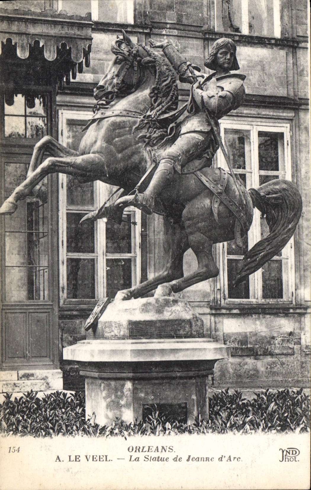 CPA Orleans A le Veel La Statue de Jeanne D'Arc 
