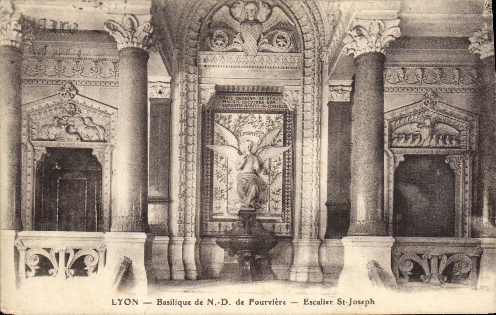 CPA Lyon Basilique de N D de Fourviere Escalier St Joseph 
