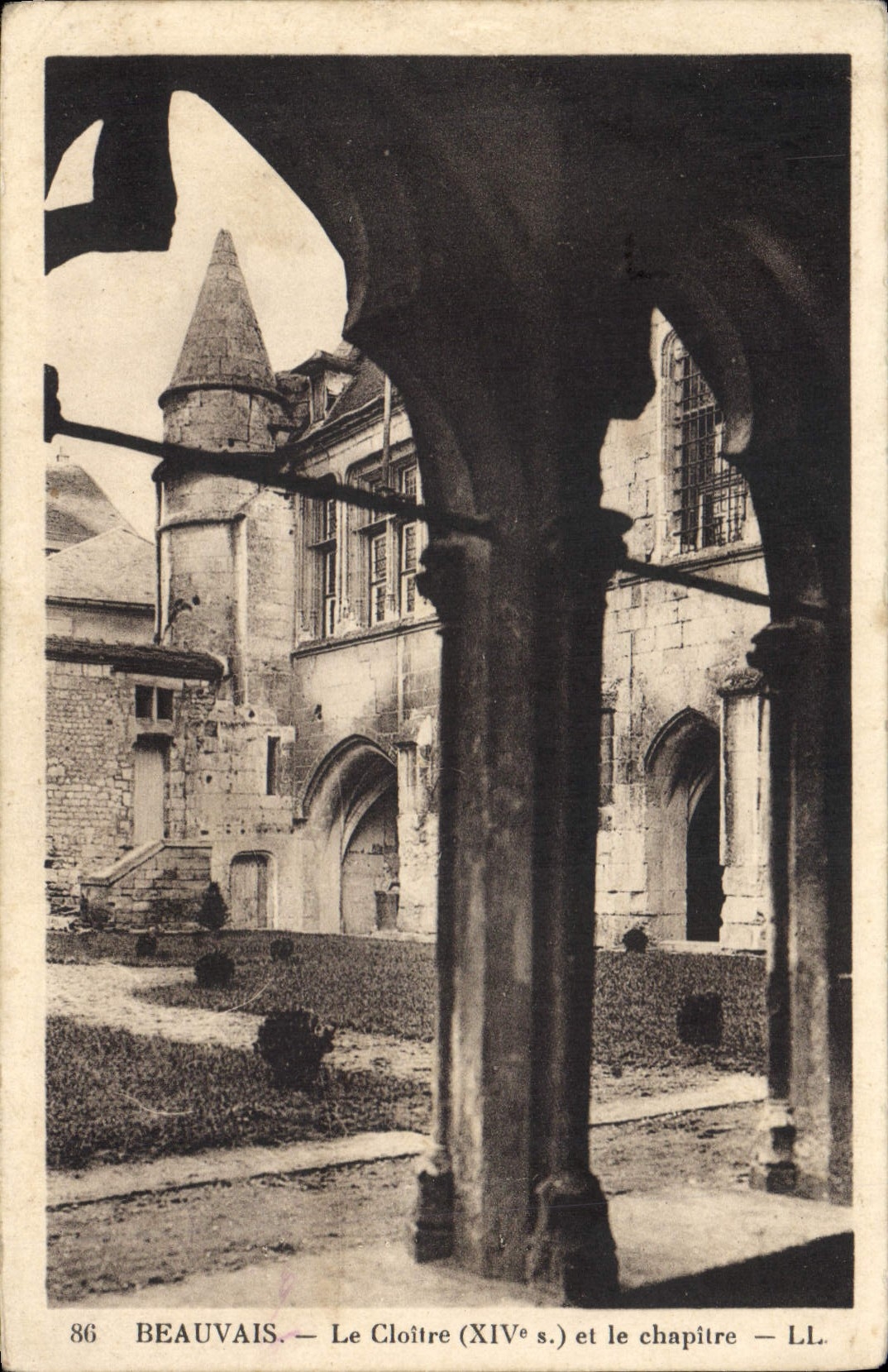 CPA Beauvais Le Cloitre et le chapitre 