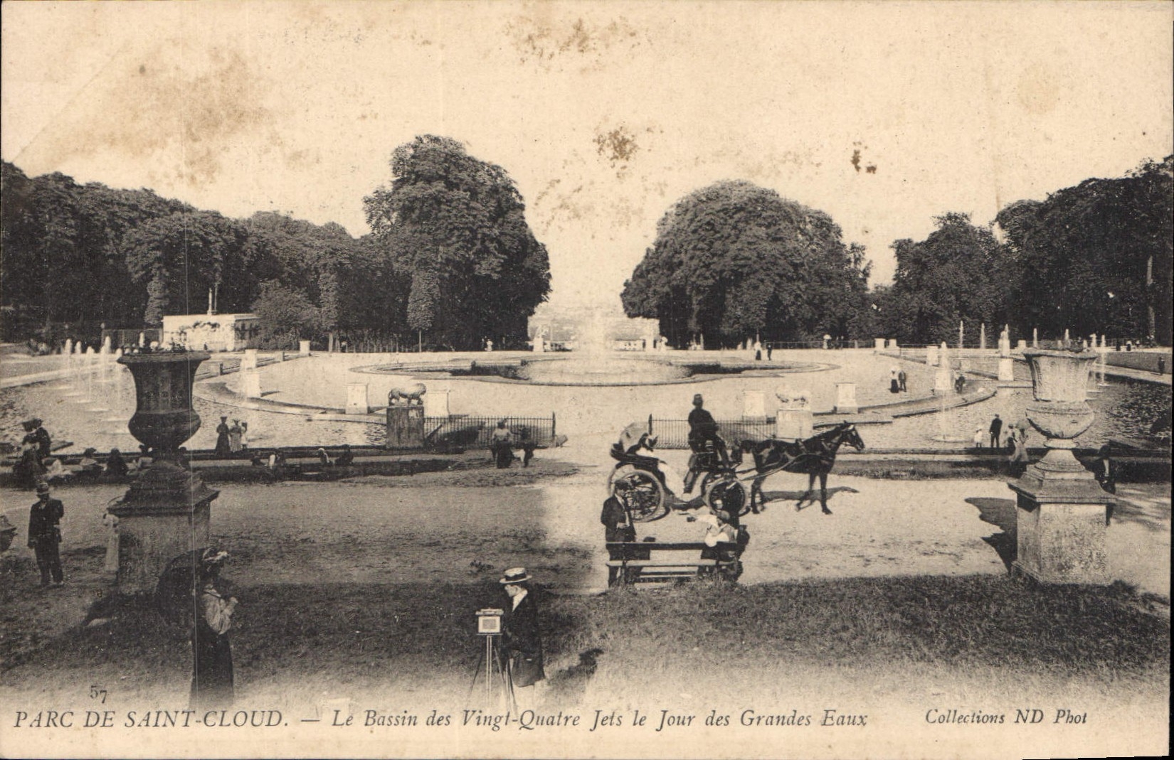 CPA Parc de Saint Cloud Le Bassin des Vingt Quatre Jets le Jour des Grandes eaux