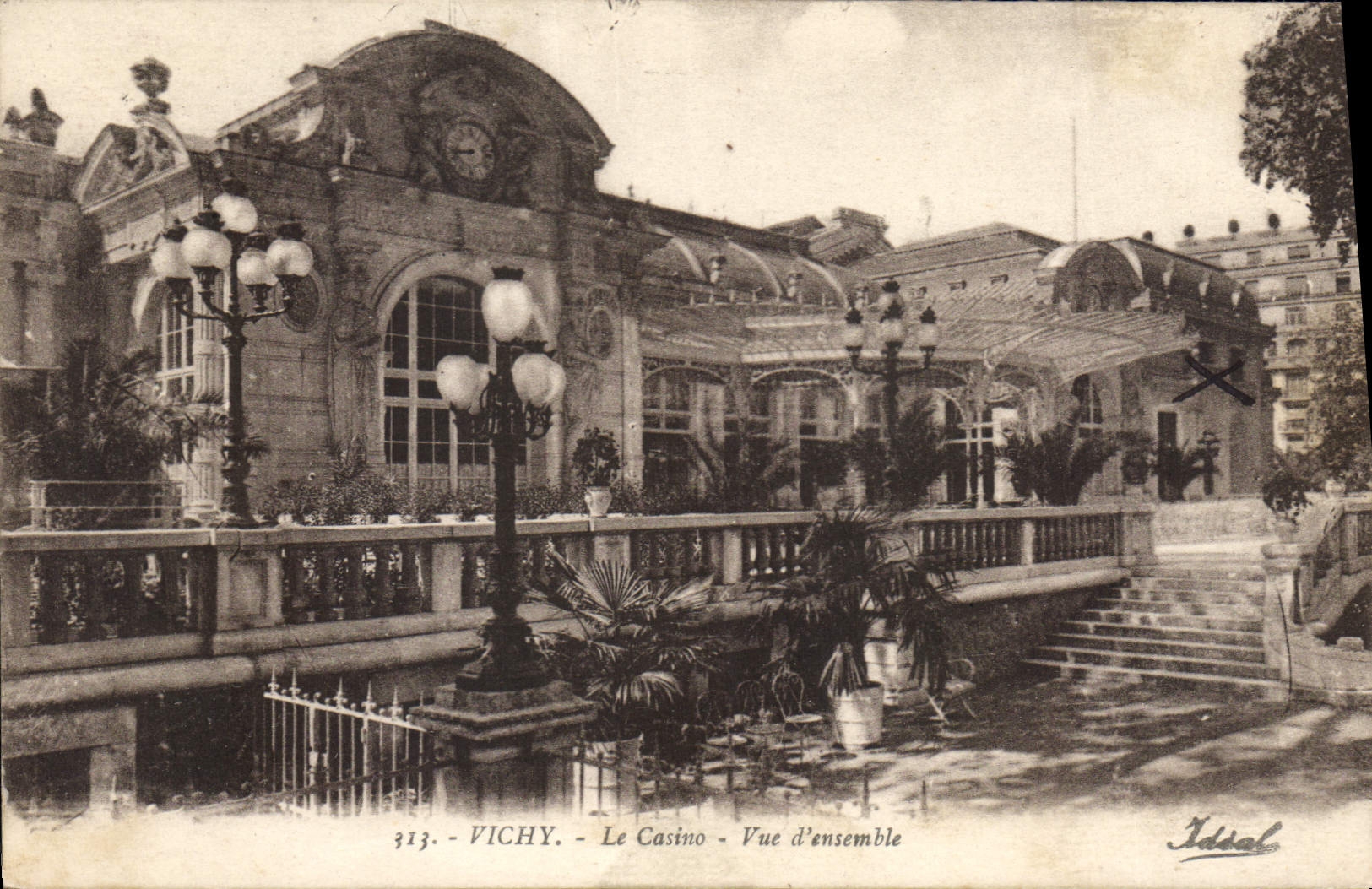 CPA Vichy Le Casino Vue d'Ensemble 