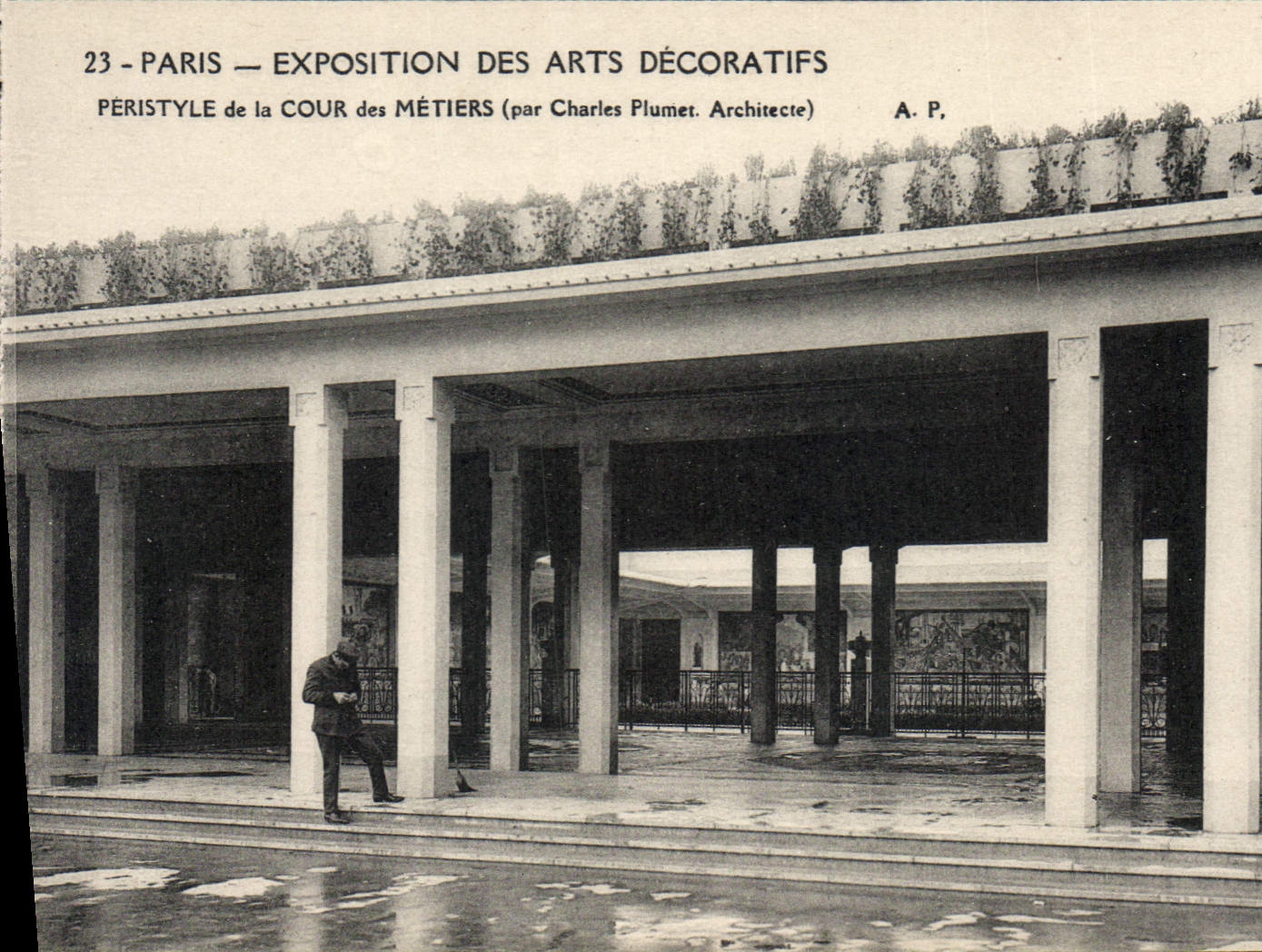 CPA Paris Exposition des Arts Decoratifs Peristyle de la Cour des Metiers