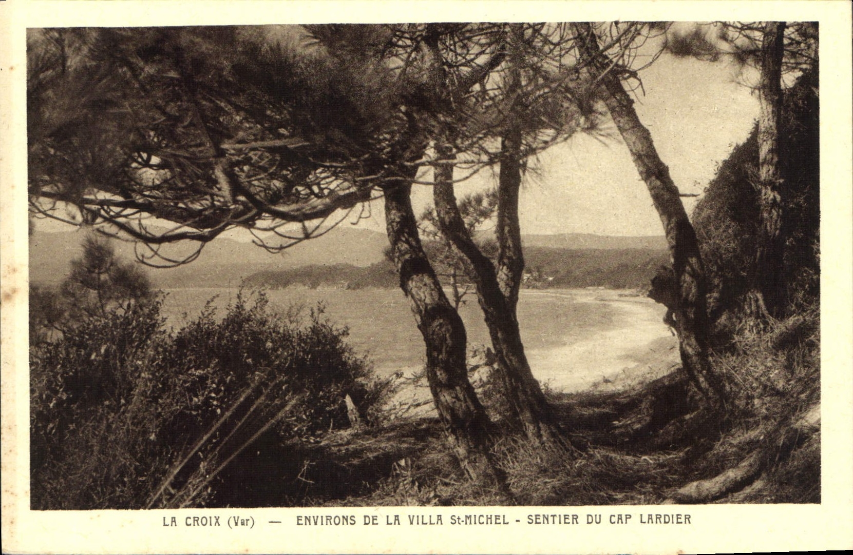 CPA La Croix var Environs de la Villa St Michel Sentier du Cap Lardier 