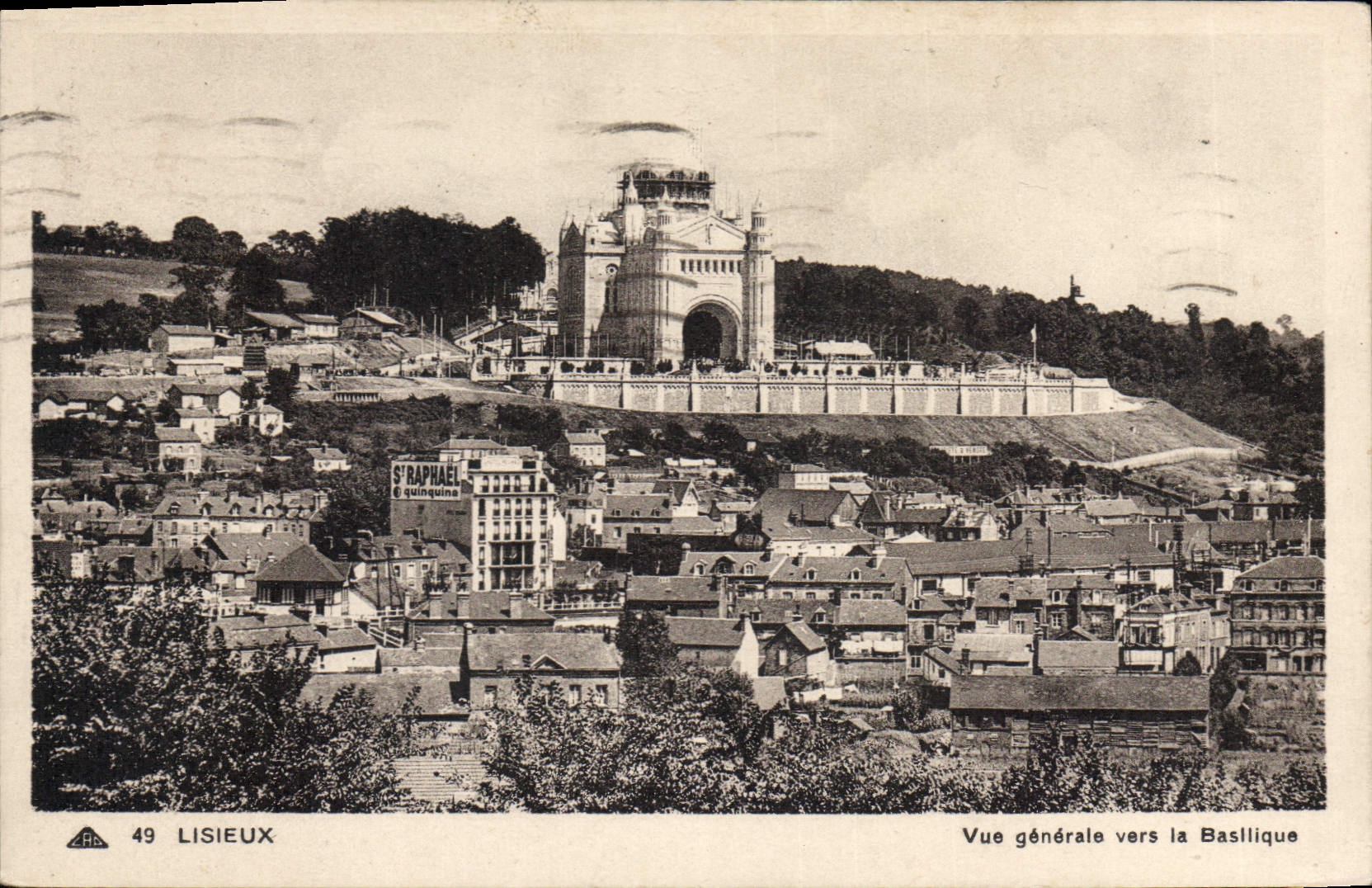 CPA Lisieux Vue generale vers la Basilique