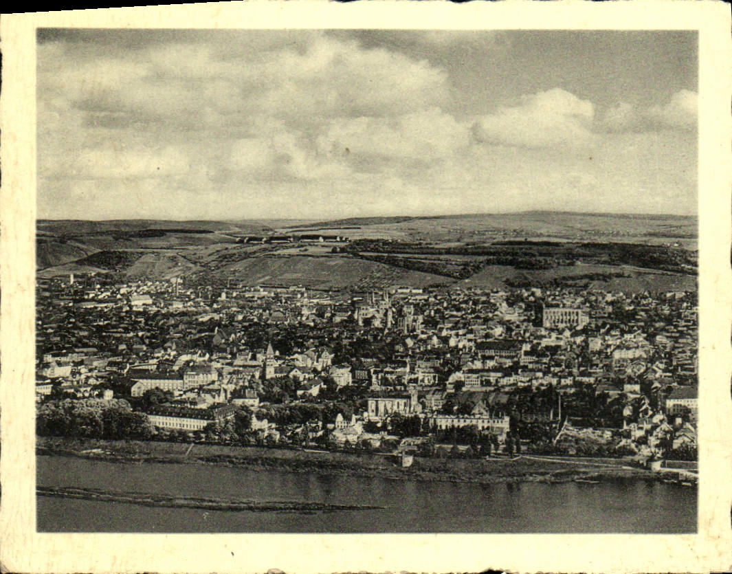 CPA Une vue de Treves avec le Quartier du Belvedere sur la Colline 