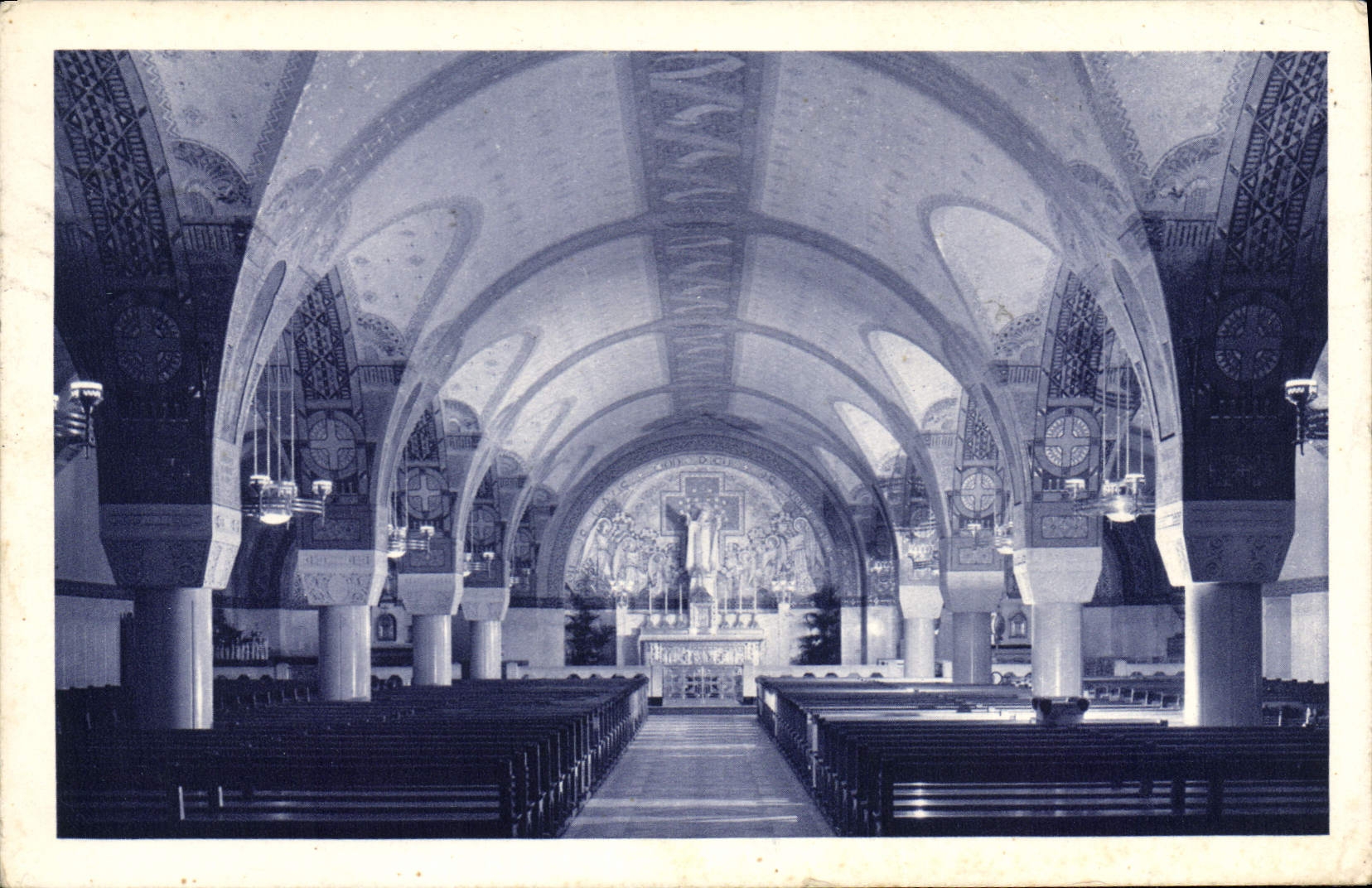 CPA La Basilique de Lisieux La Crypte Vue generale