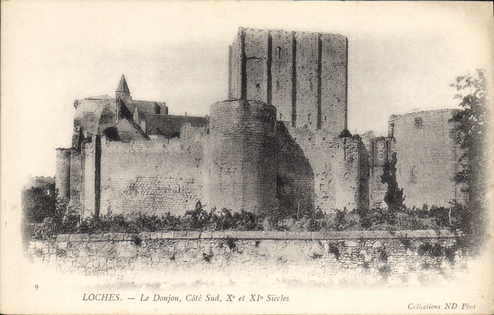 CPA Loches Le Donjon Cote sud 