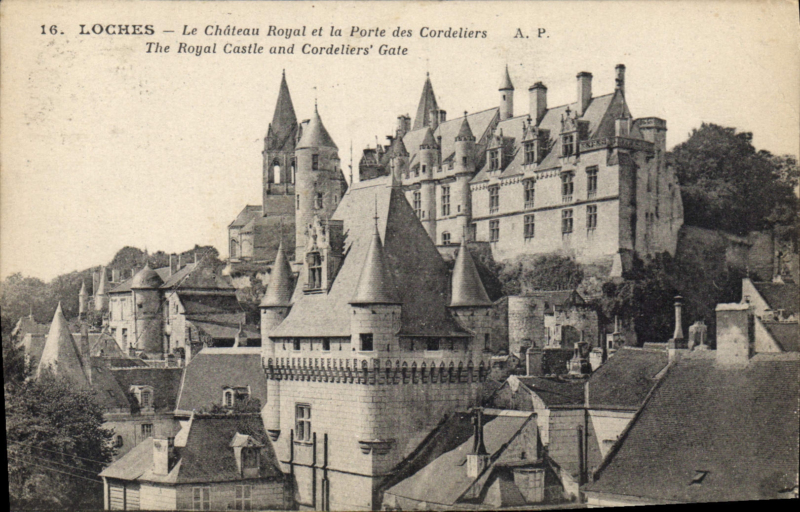 CPA Loches Le Chateau Royal et la Porte des Cordeliers 