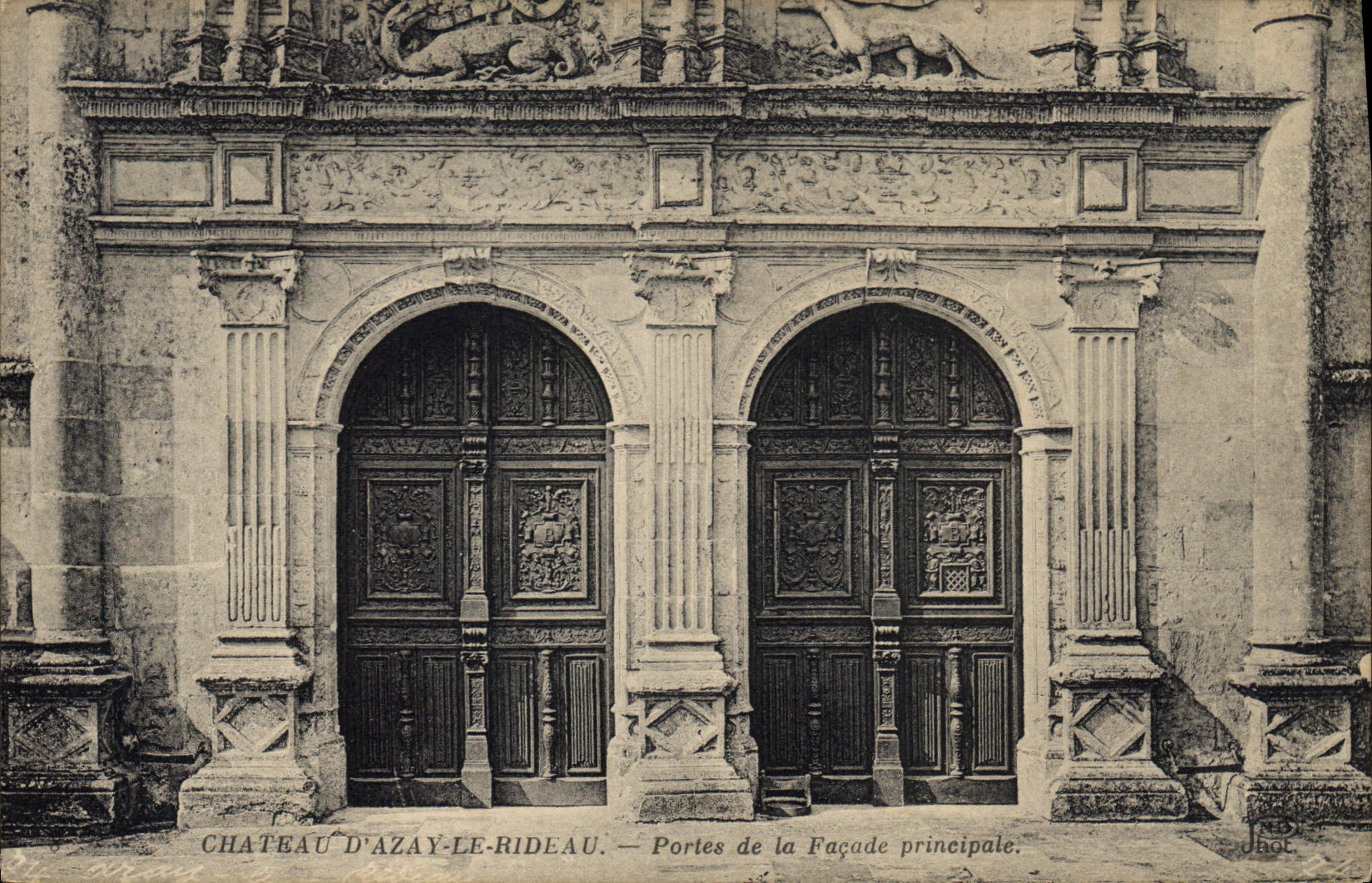 CPA Chateau d'Azay le Rideau Portes de la Facade principale 