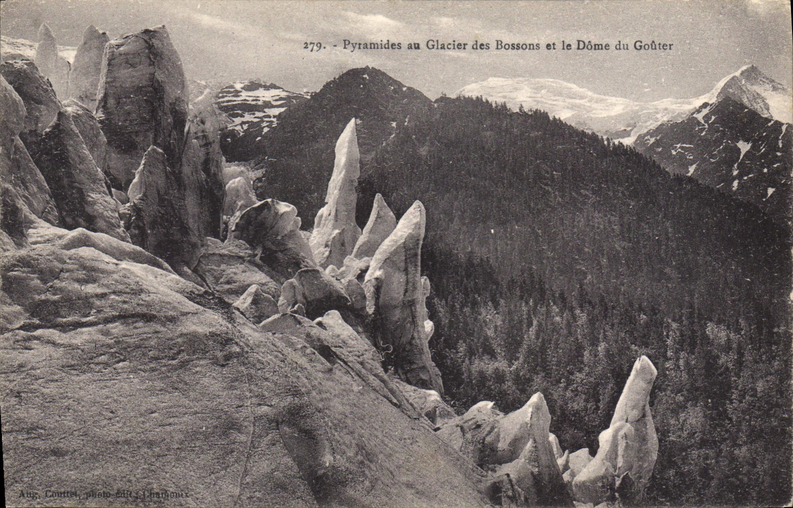 CPA Pyramides au Glacier des Bossons et le Dome du Gouter