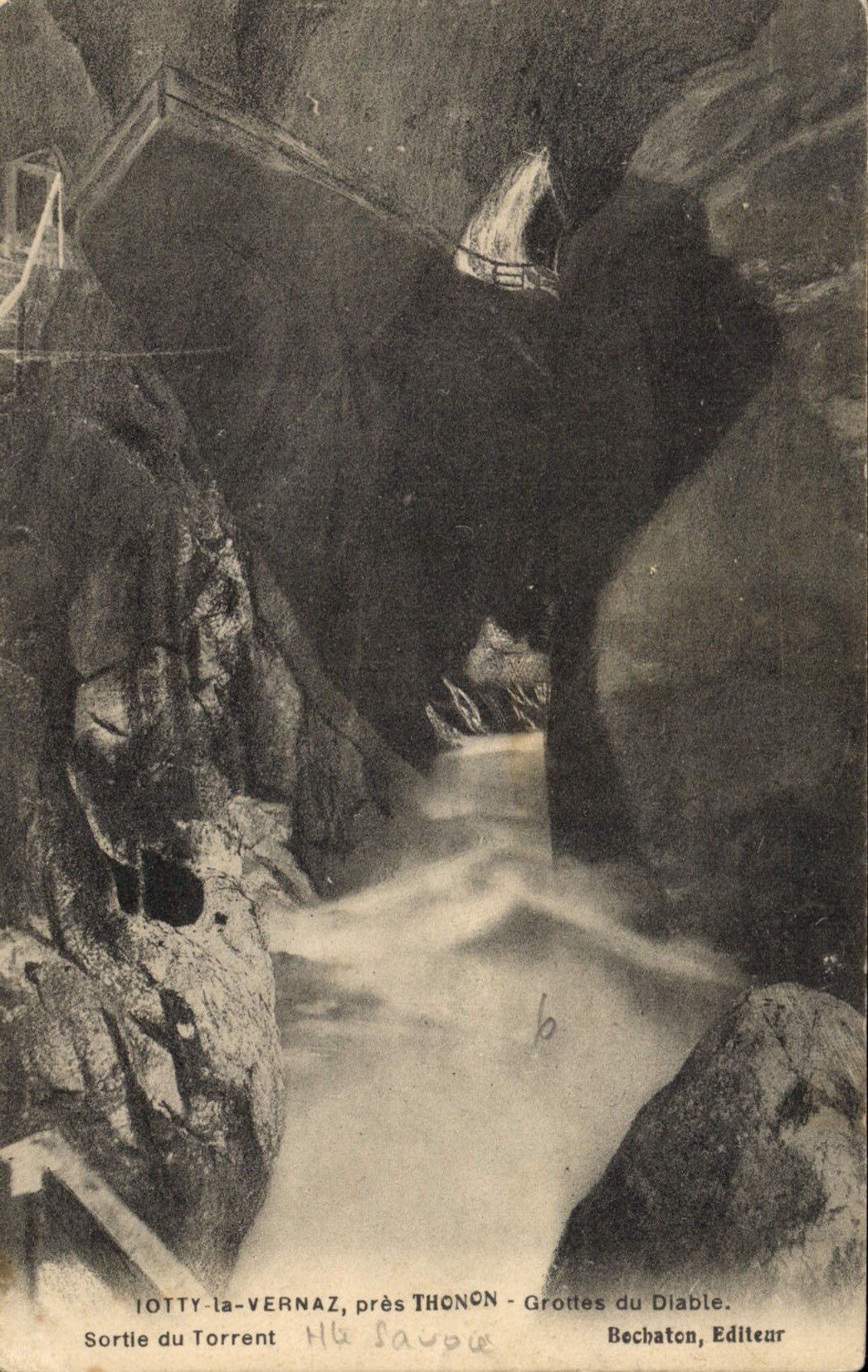 CPA Iotty la Vernaz pres Thonon Grottes du Diable Sortie du Torrent 