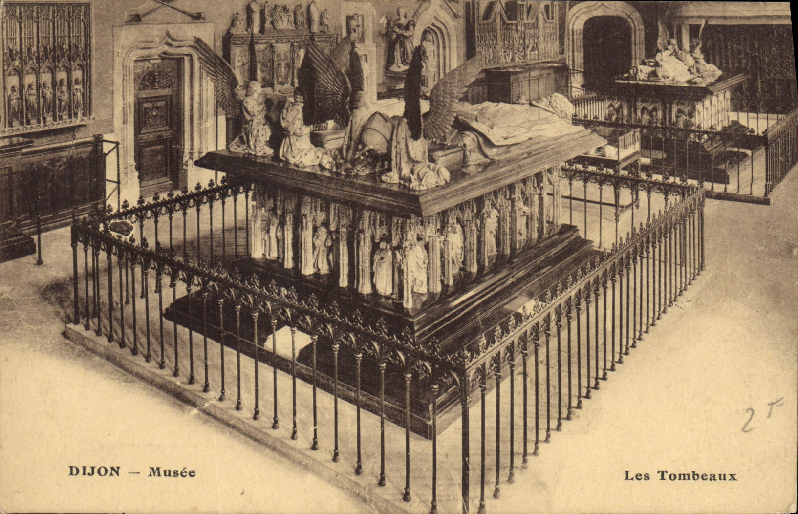 CPA Dijon Musee Les Tombeaux 