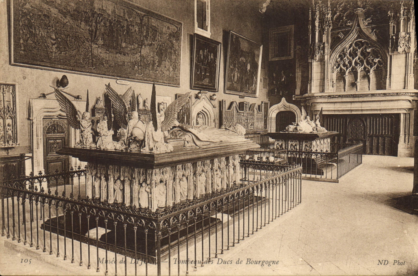 CPA Musee du Dijon Tombeau des Ducs de Bourgogne 