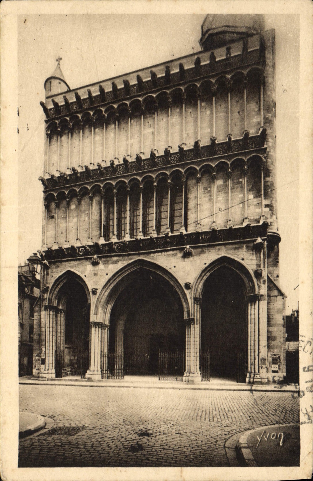 CPA La Douce France Dijon Cote 'Or Facade de l'Eglise Notre Dame 