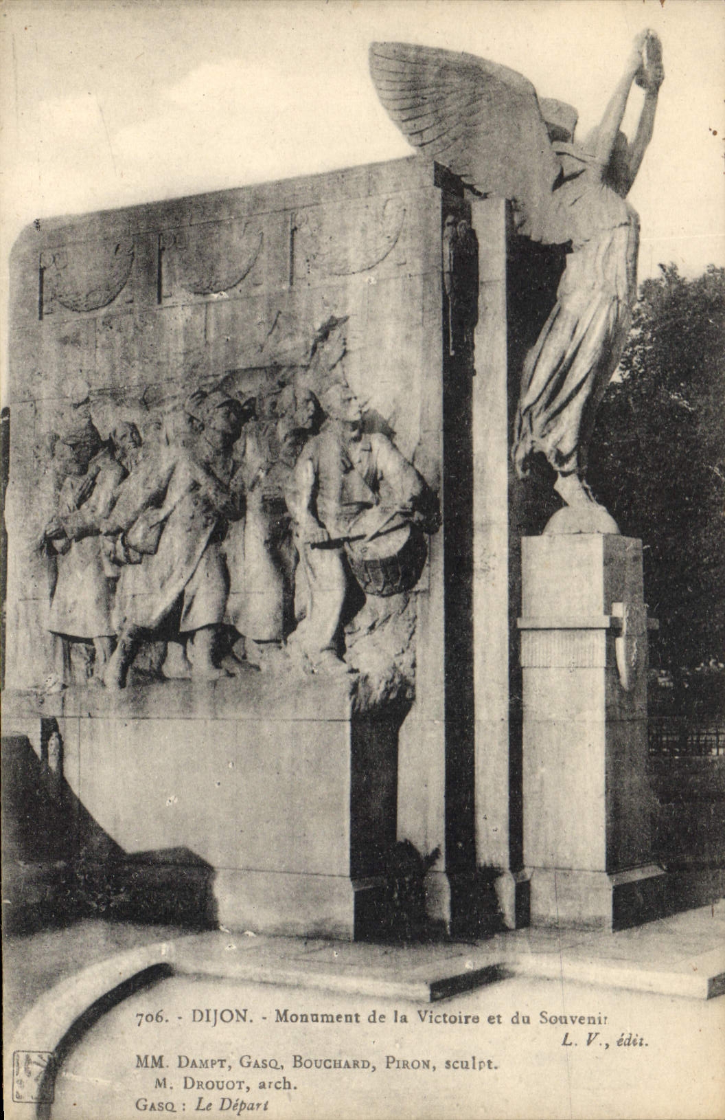 CPA Dijon Monument de la Victoire et du Sonvenir