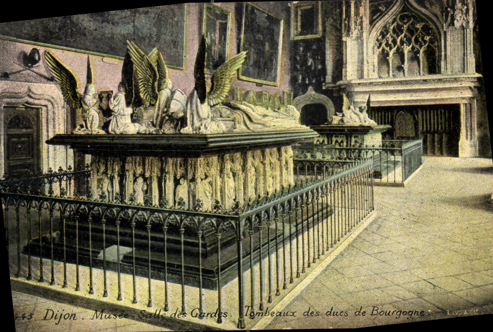 CPA Dijon Musee Salle des Gardes Tombeaux des Ducs de Bourgogne 