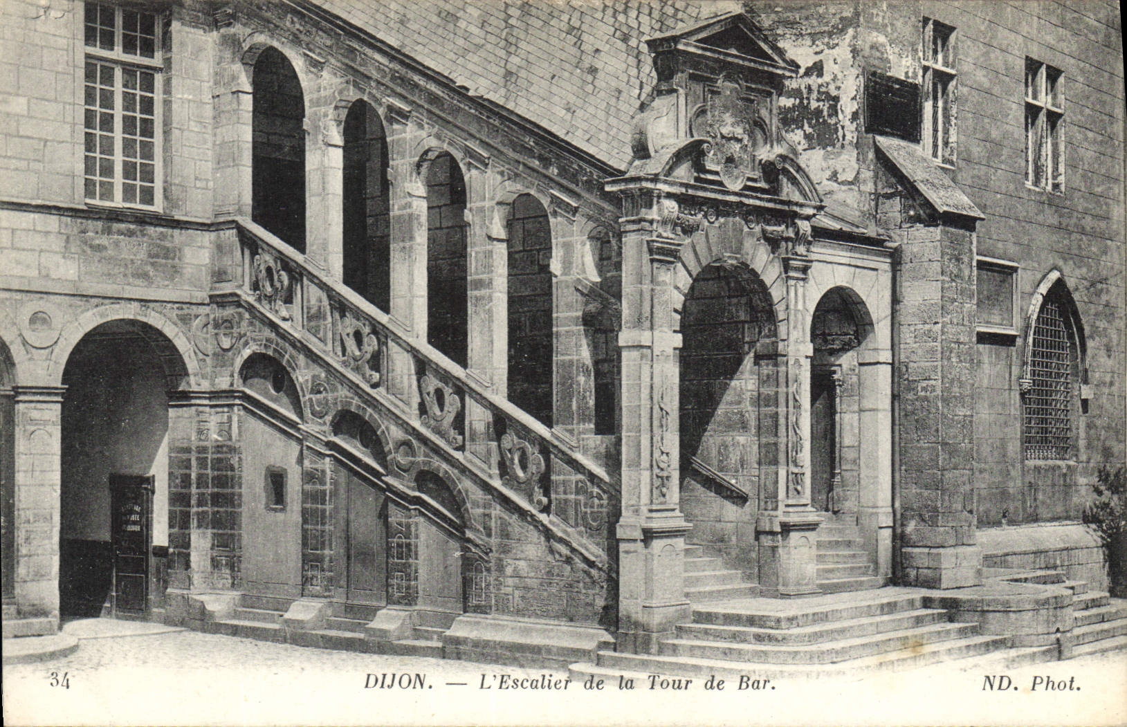 CPA Dijon L'Escalier de la Tour de Bar 