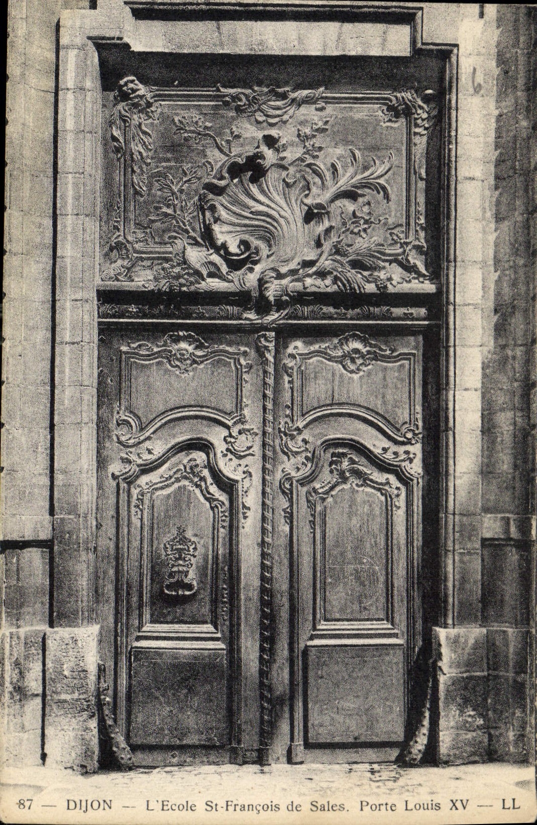 CPA Dijon L'Ecole St Francois de Sales Porte Louis XV