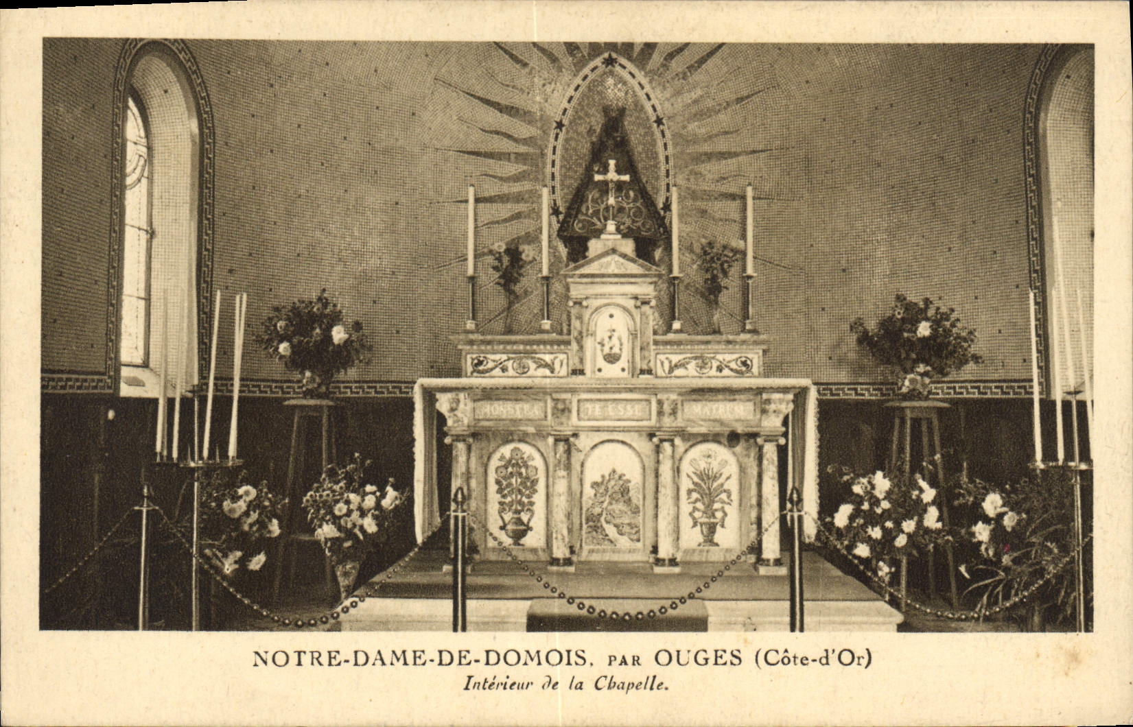 CPA Notre Dame de Domois par Ouges Cote d'Or Interieur de la Chapelle