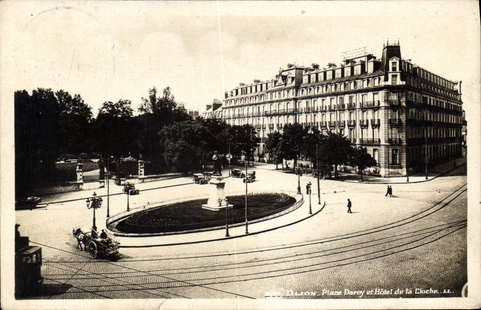 CPA Dijon Place Darcy et Hotel de la Clocher 
