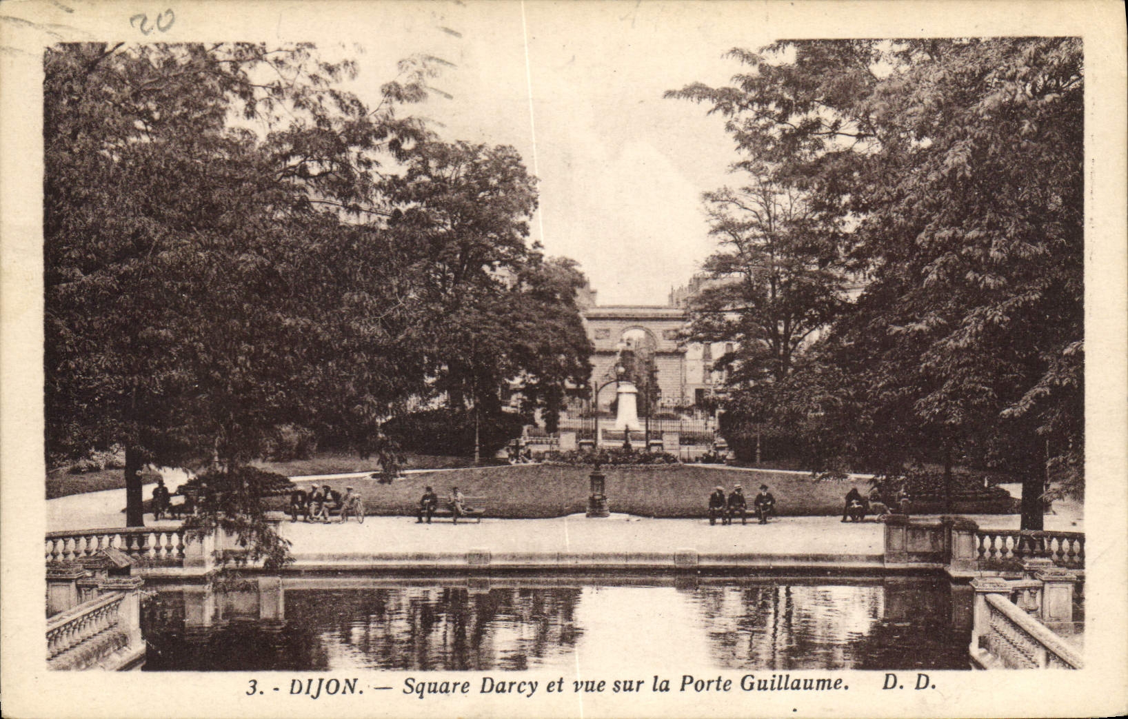 CPA Dijon Square Darcy et vue sur la Porte Guillaume 