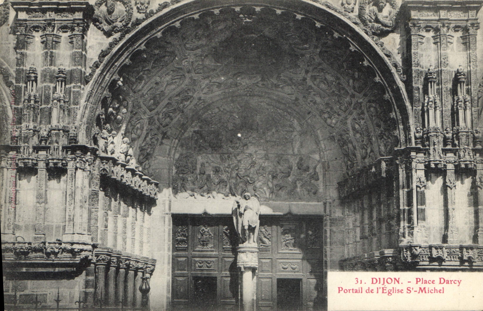 CPA Dijon Place Darcy Portail de l'Eglise St Michel 