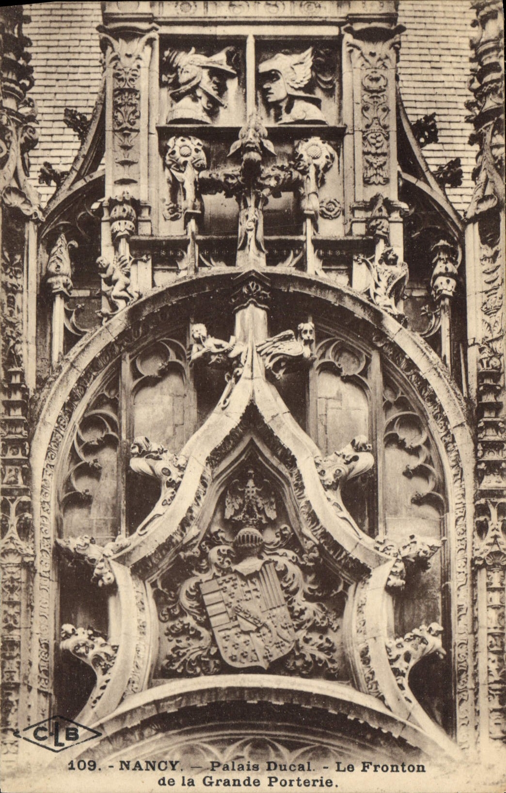 CPA Nancy Palais ducal Le Fronton de la Grande Porterie 