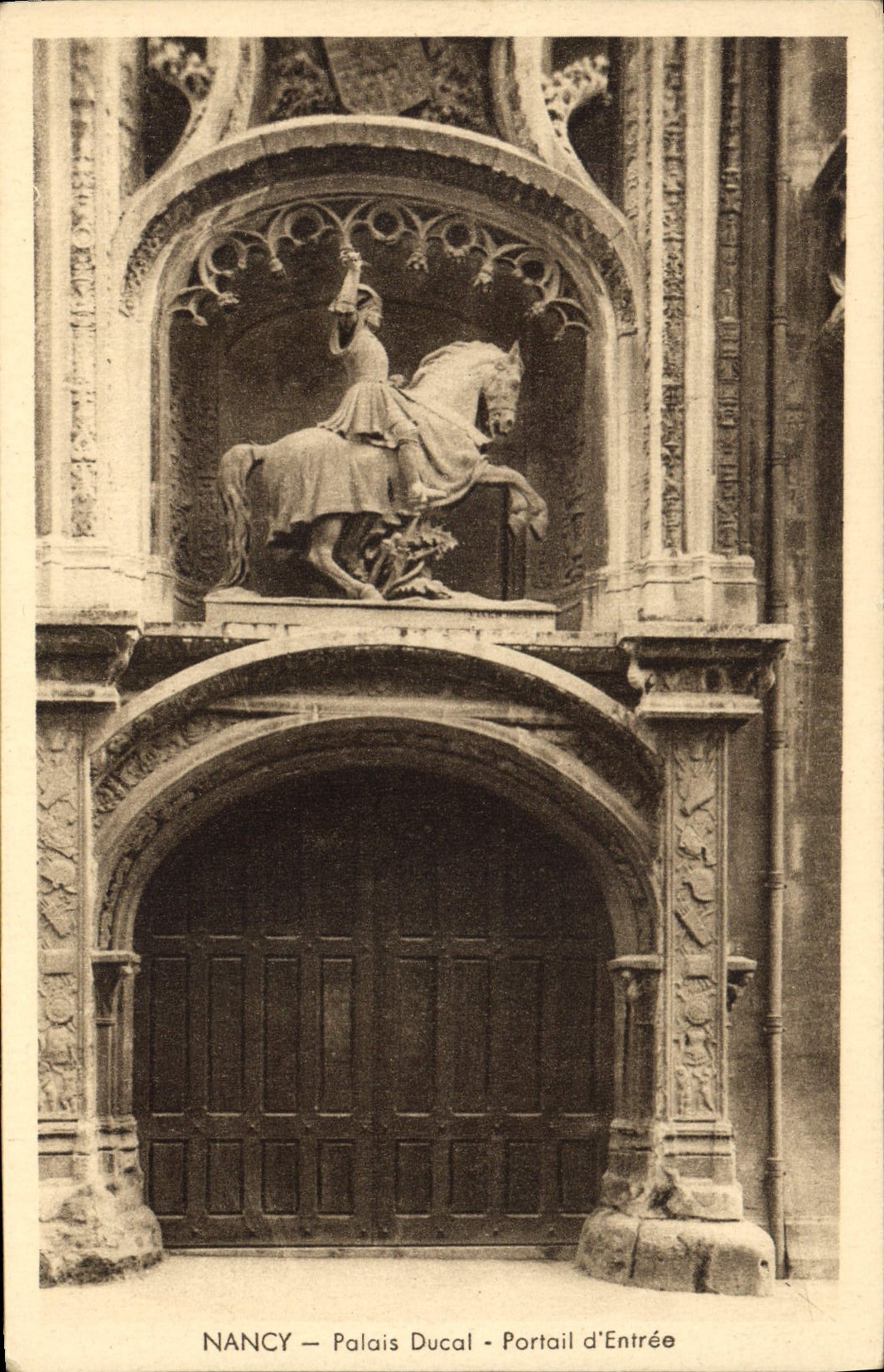 CPA Nancy Palais Ducal Portail d