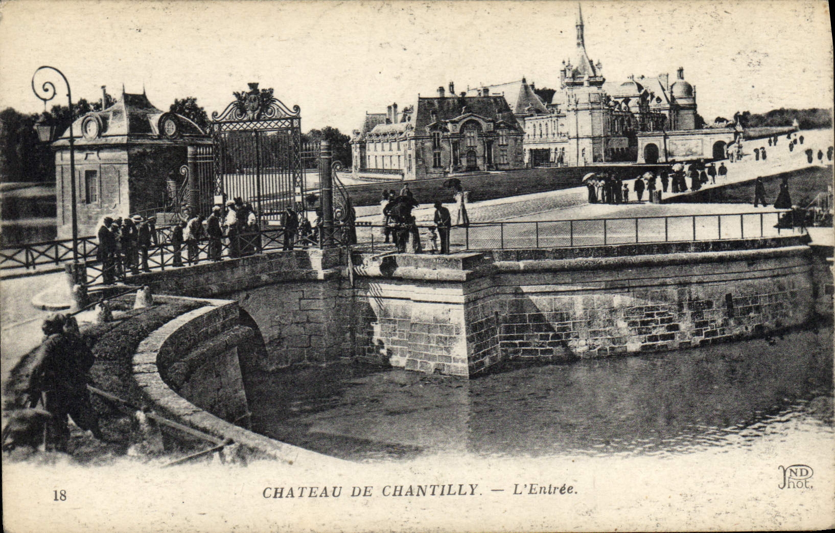 CPA Chateau de Chantilly L'Entree 
