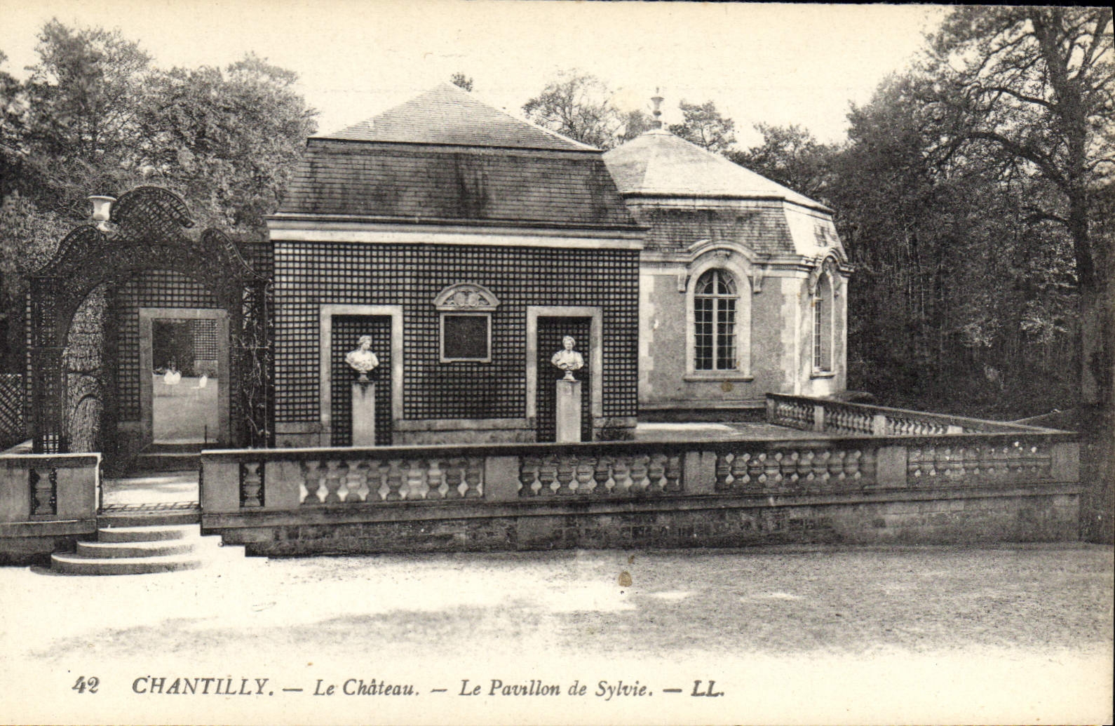 CPA Chantilly Le Chateau Le Pavillon de Sylvie 