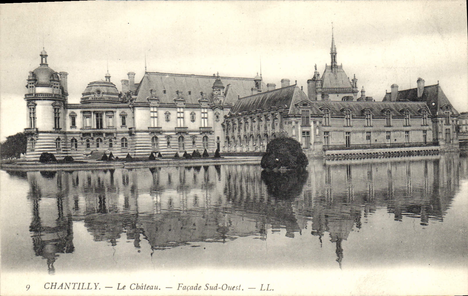 CPA Chantilly Le Chateau La Facade Sud Ouest 