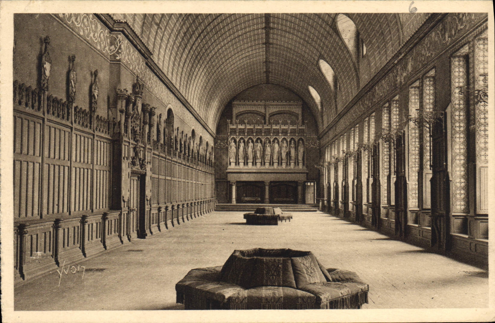 CPA La Douce France Chateau de Pierrefonds Oise La Salle des Preux 