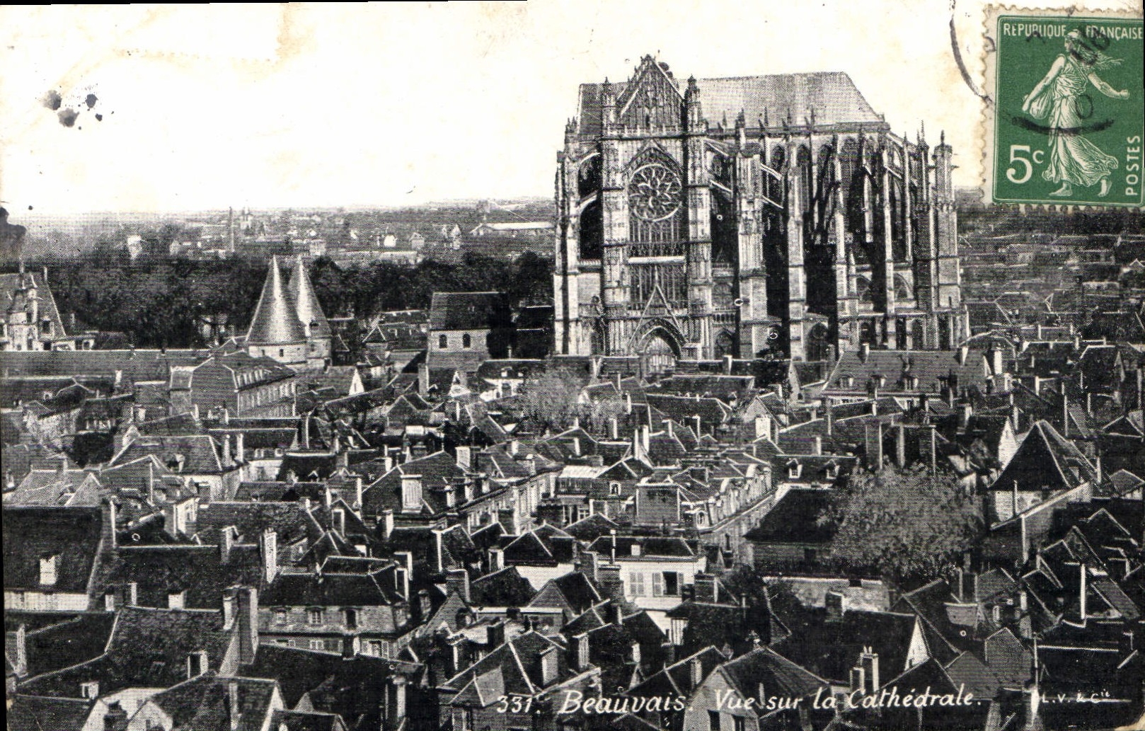 CPA Beauvais Vue sur La Cathedrale 