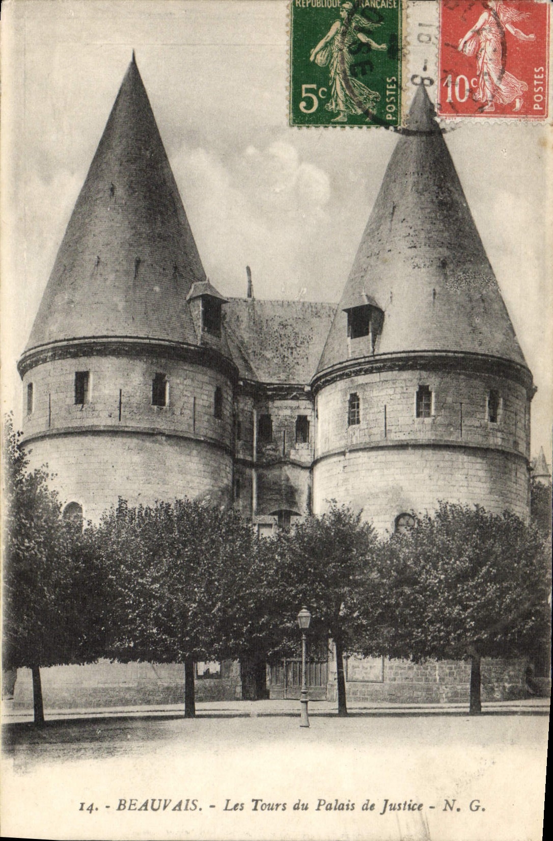 CPA Beauvais Les Tours du Palais de Justice
