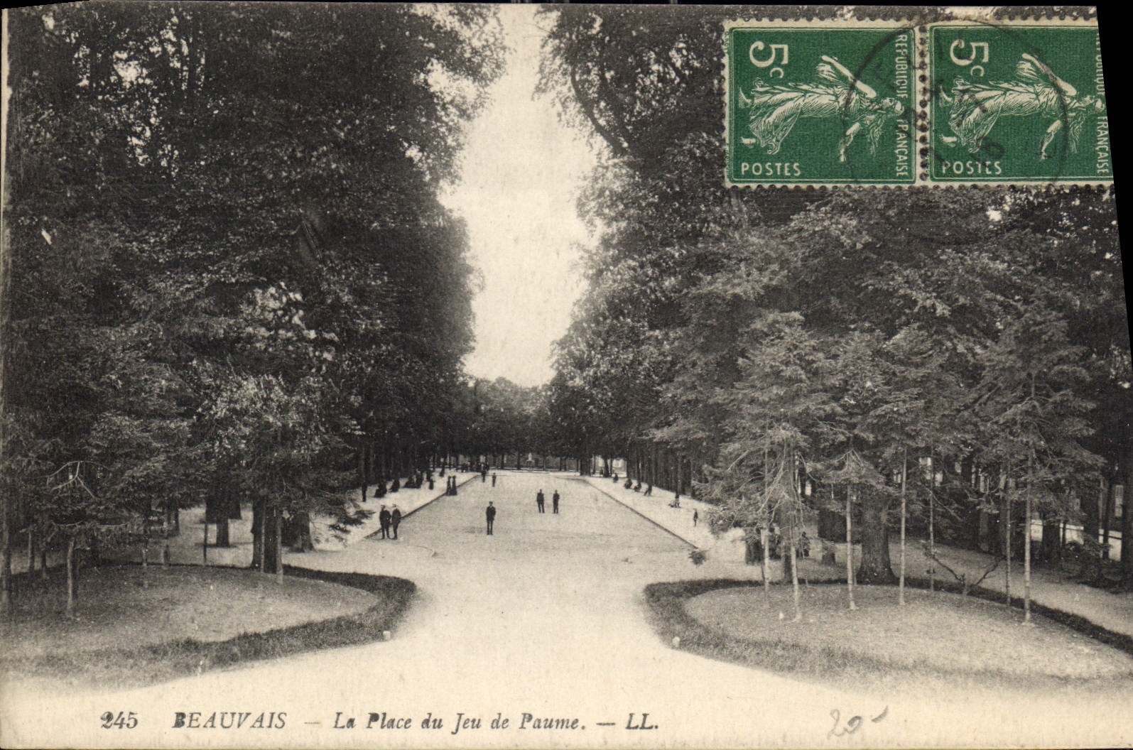 CPA Beauvais La Place du Jeu de Paume 