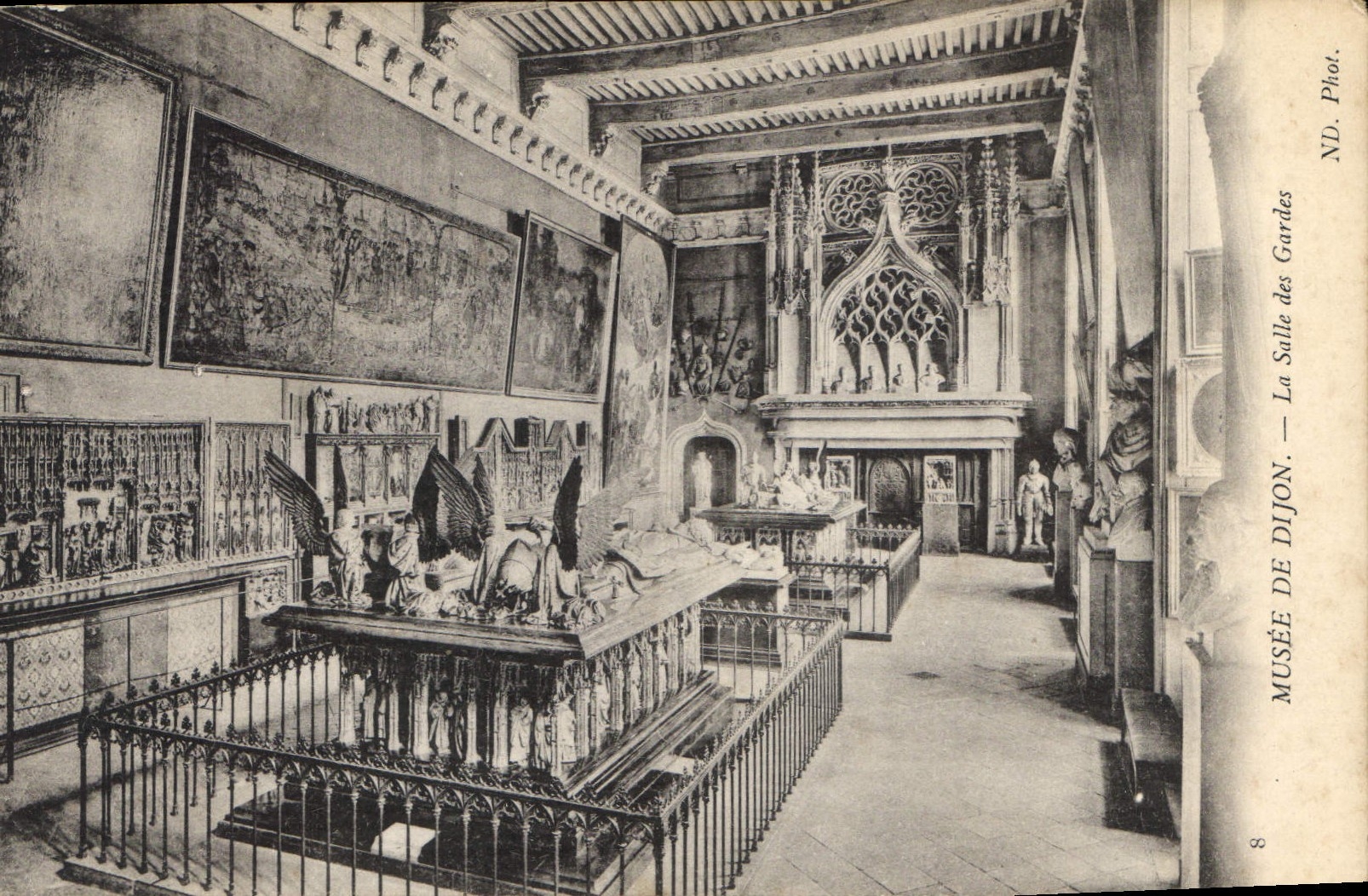 CPA Musee de Dijon La Salle des Gardes 