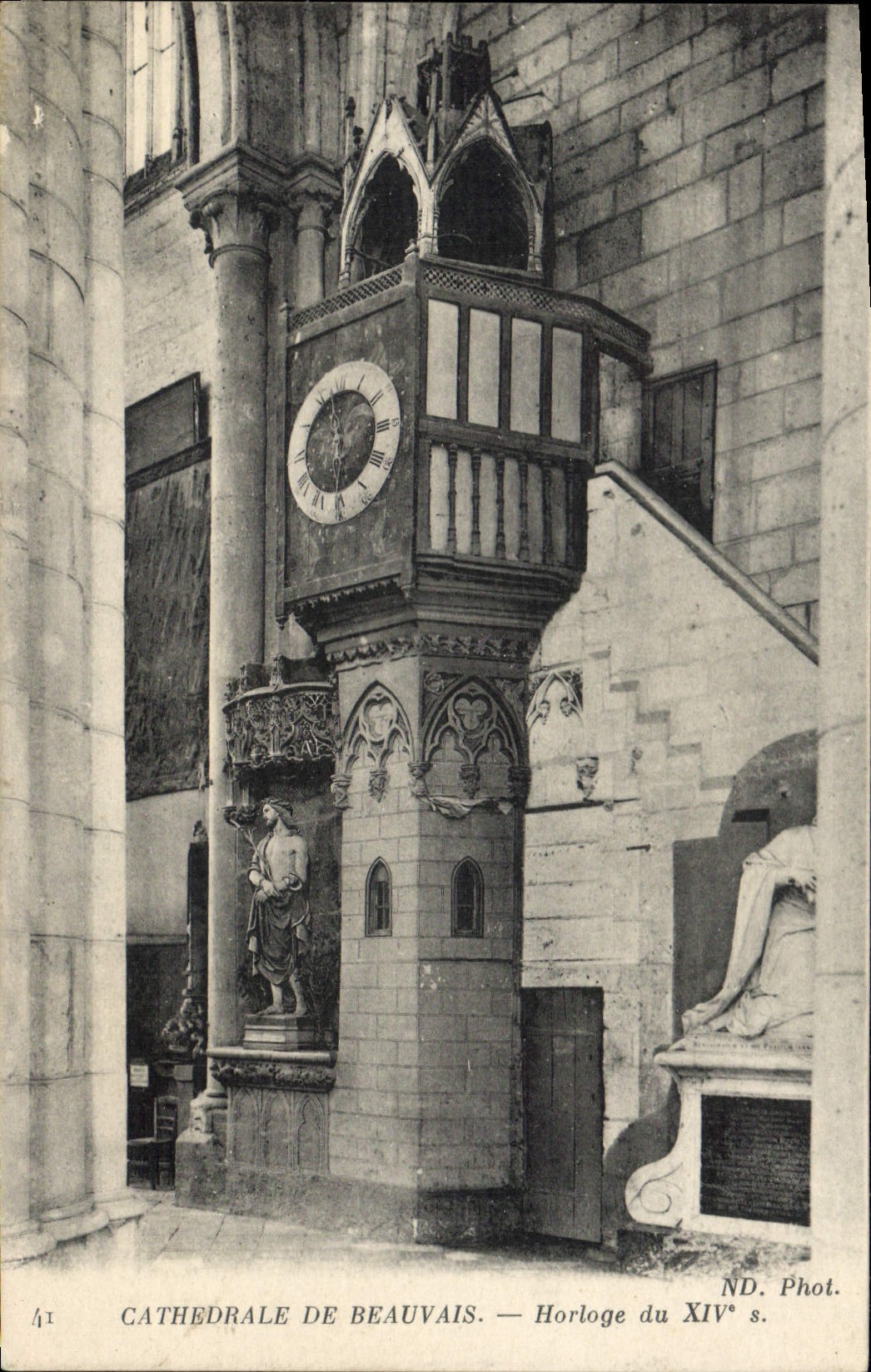 CPA Cathedrale de Beauvais Horloge du XIV