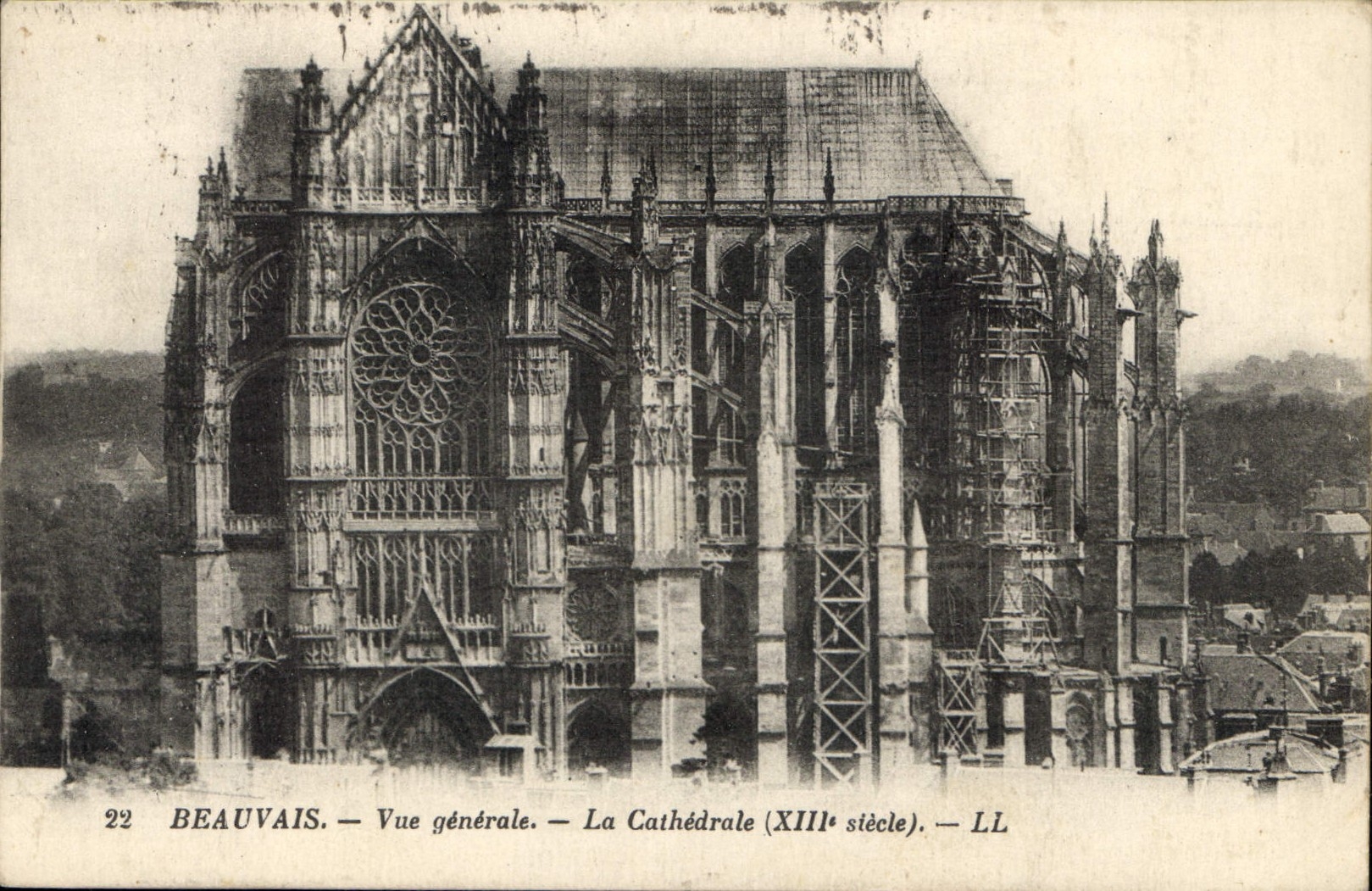 CPA Beauvais Vue Generale La Cathedrale