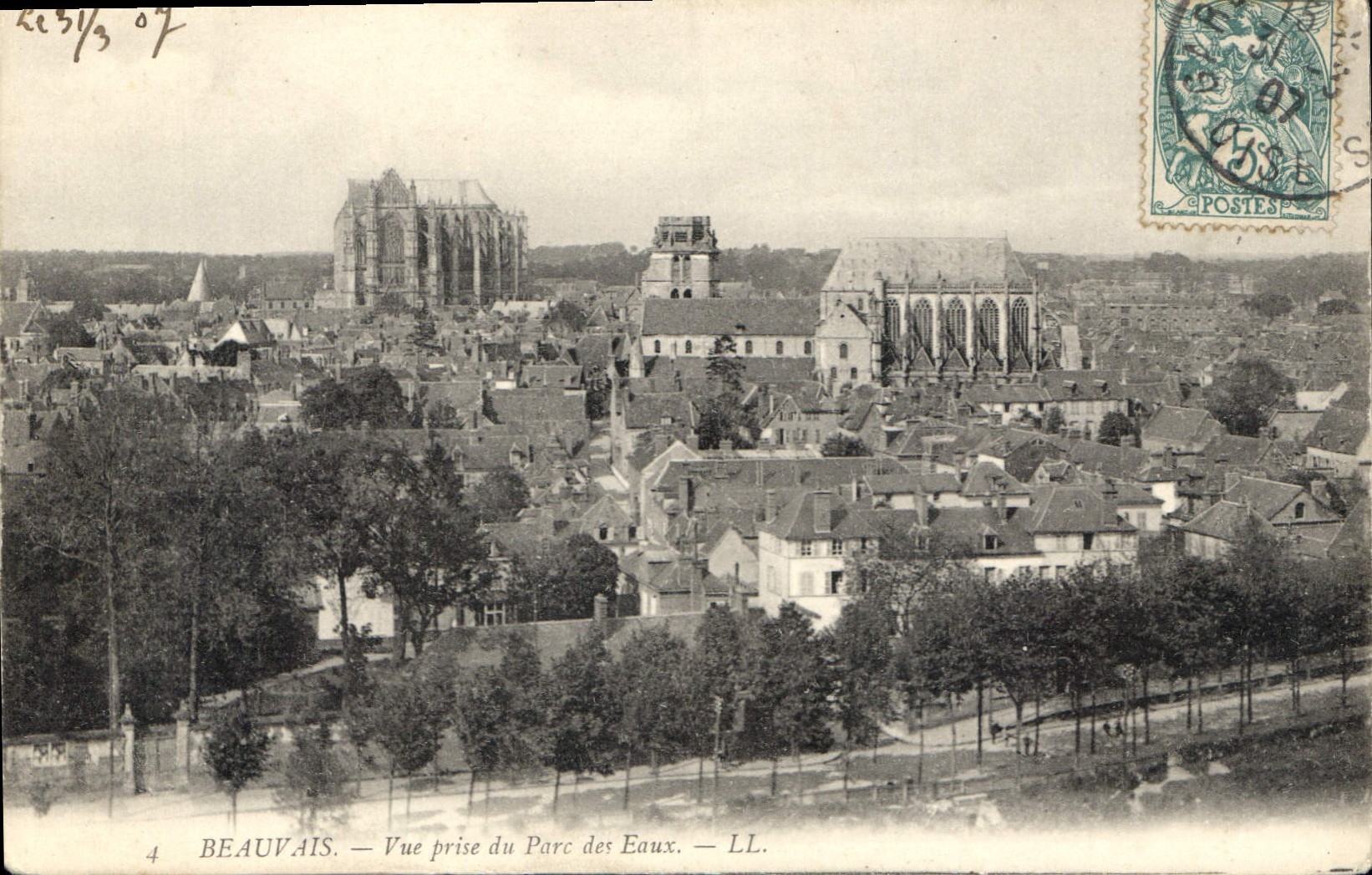 CPA Beauvais Vue prise du Parc des Eaux