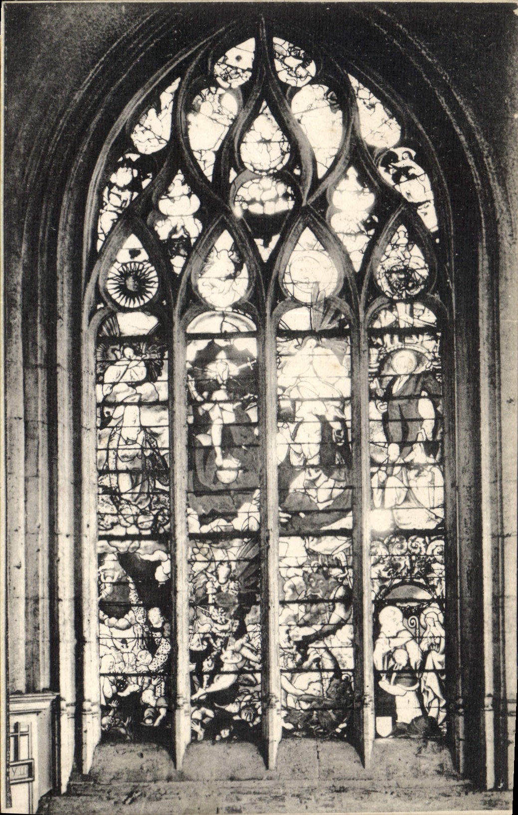 CPA Beauvais Eglise St Etienne Un Vitrail Le Jugement dernier