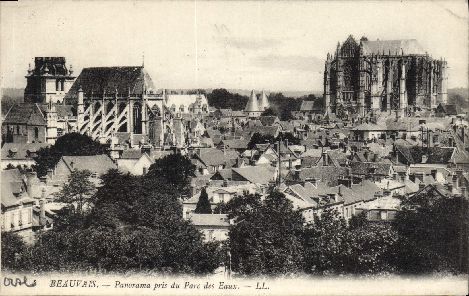 CPA Beauvais Panorama pris du Parc des Eaux