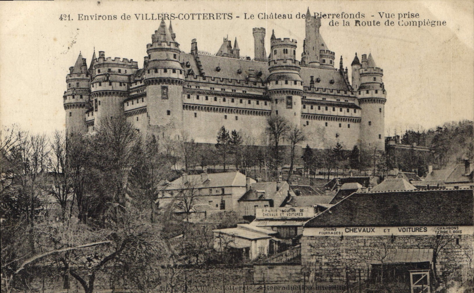 CPA Environs de Villers Cotterets Le Chateau de Pierrefonds Vue prise de la Route de Compiegne 
