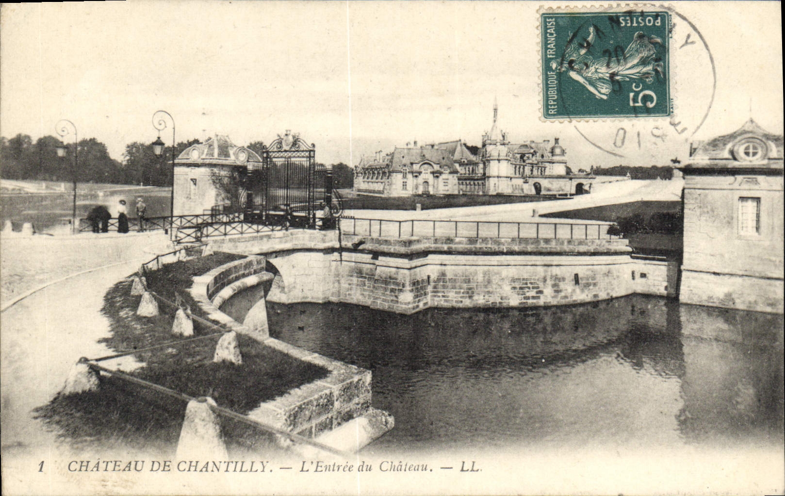 CPA Chateau de Chantilly L'Entree du Chateau 