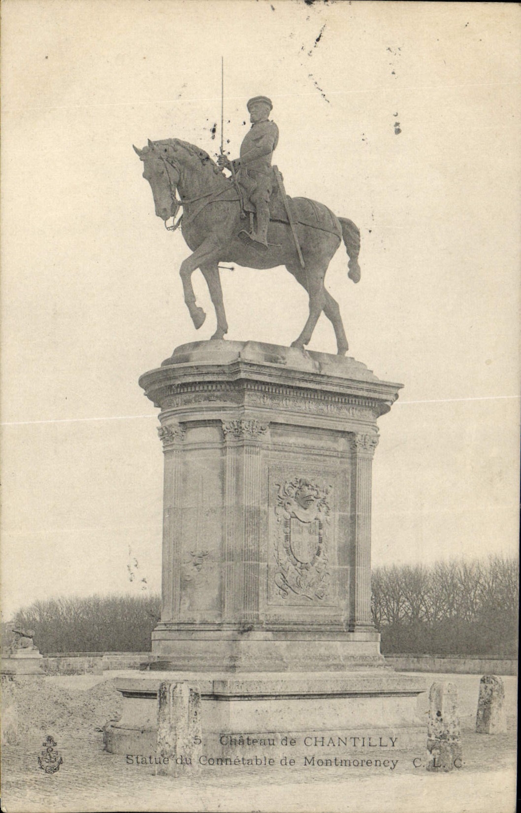 CPA Chateau de Chantilly Statue du Connetable de Montmorency 